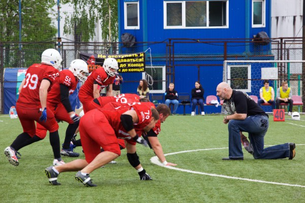 May 23, 2015 / Troitsk, Moscow Region, Russia / Vityaz headcoach Vladimir Vizgin instructing defense before game / © First&Goal (firstandgoal.ru) / Viet Nguen