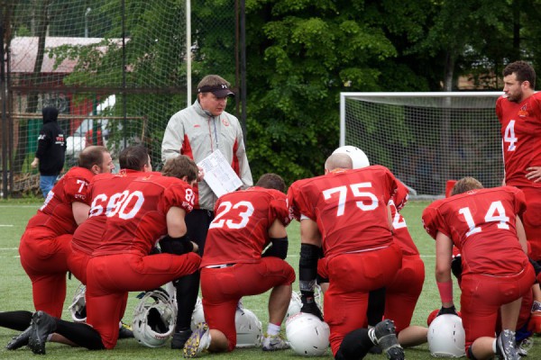 May 23, 2015 / Troitsk, Moscow Region, Russia / Vityaz offense coordinator Dmitry Maximov instructing the team / © First&Goal (firstandgoal.ru) / Viet Nguen