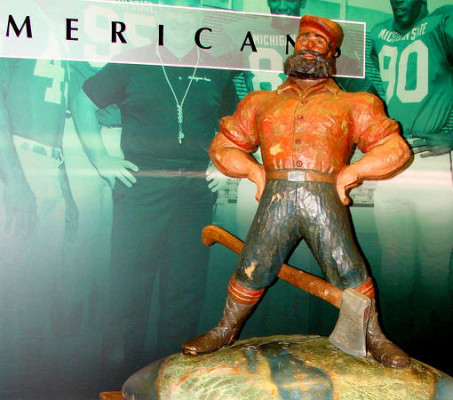 paul_bunyan_at_MSU