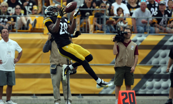 Sep 28, 2014; Pittsburgh, PA, USA; Pittsburgh Steelers cornerback Cortez Allen (28) intercepts a pass against the Tampa Bay Buccaneers during the second half at Heinz Field. The Buccaneers won the game, 27-24. Mandatory Credit: Jason Bridge-USA TODAY Sports