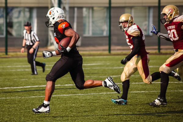 Эпизод матча «Патриоты» – «Литвины», 2 июля 2016. Фото: Дмитрий Тур (First & Goal)