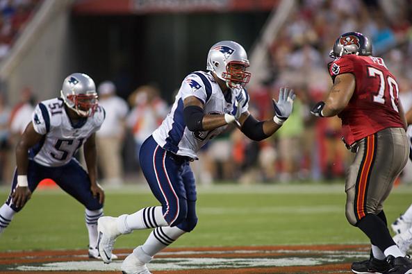 patriots-defensive-lineman-richard-seymour-rushes-the-passer-against-the-buccaneers