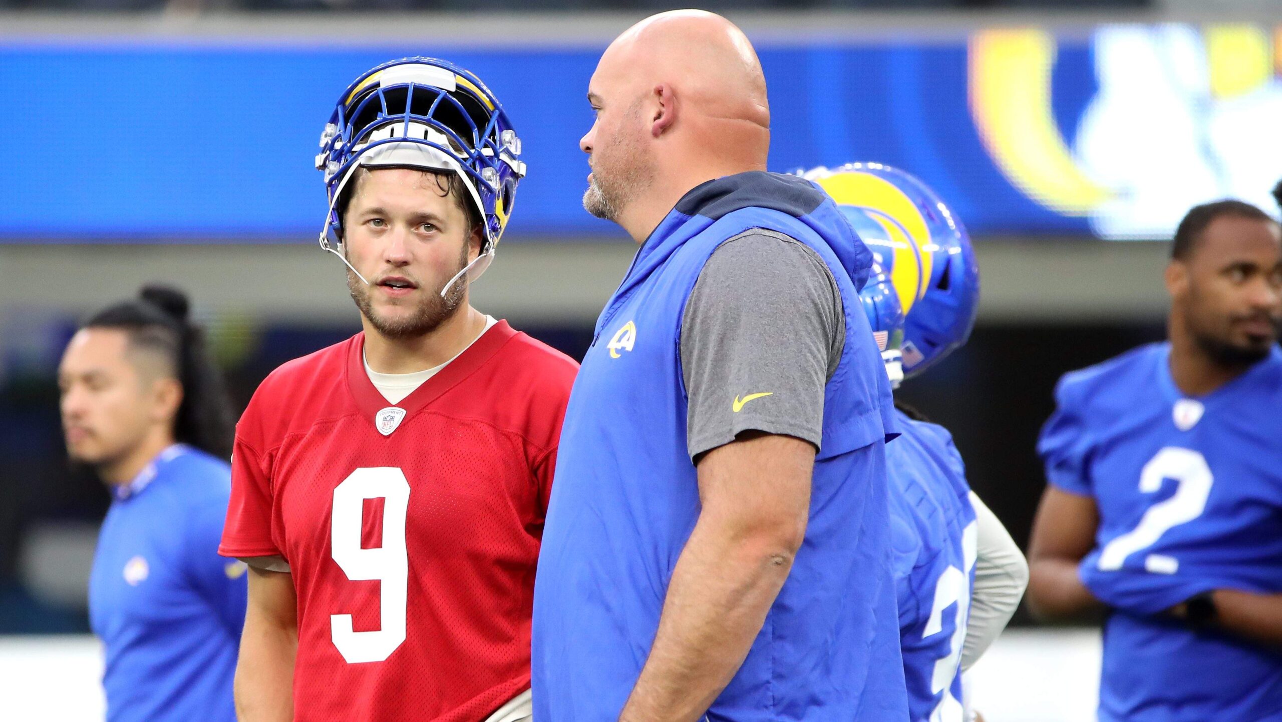 Джон хэмм безумцы. Серьезный случай. Мужчина думает. Дон дрейпер безумцы. Дружко сильное заявление.